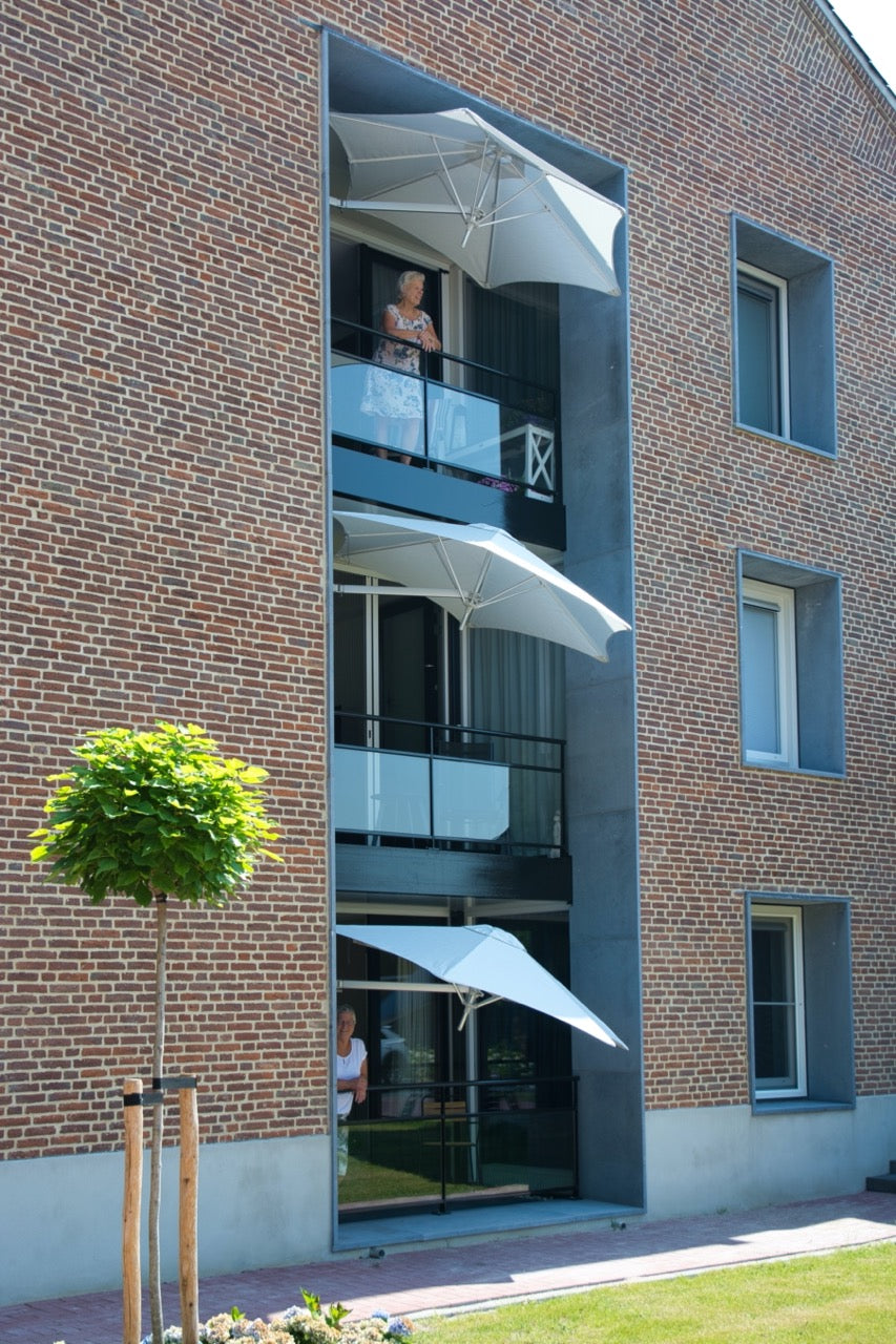 Umbrosa I Paraflex wall parasol