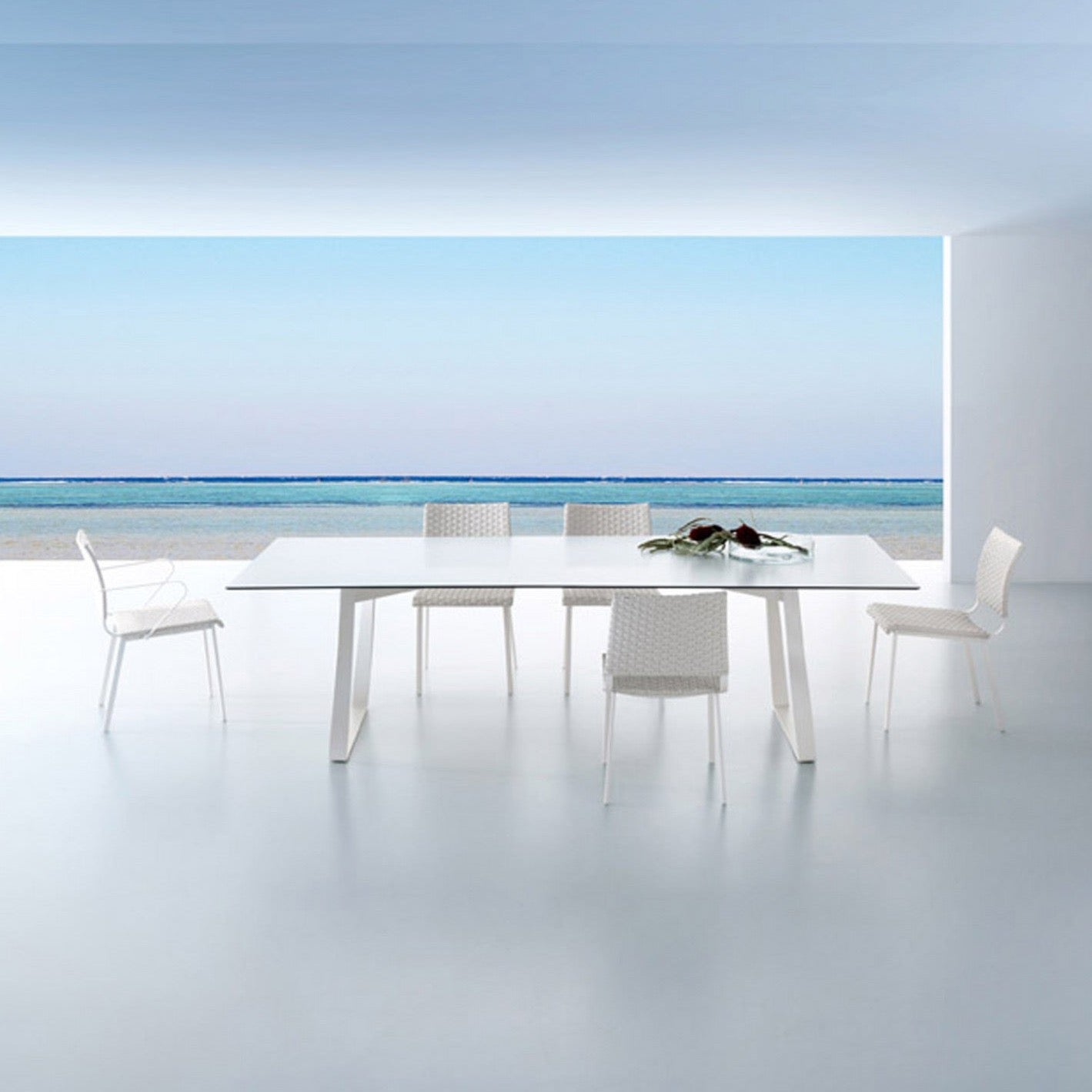 Roberti I Hamptons Graphics table