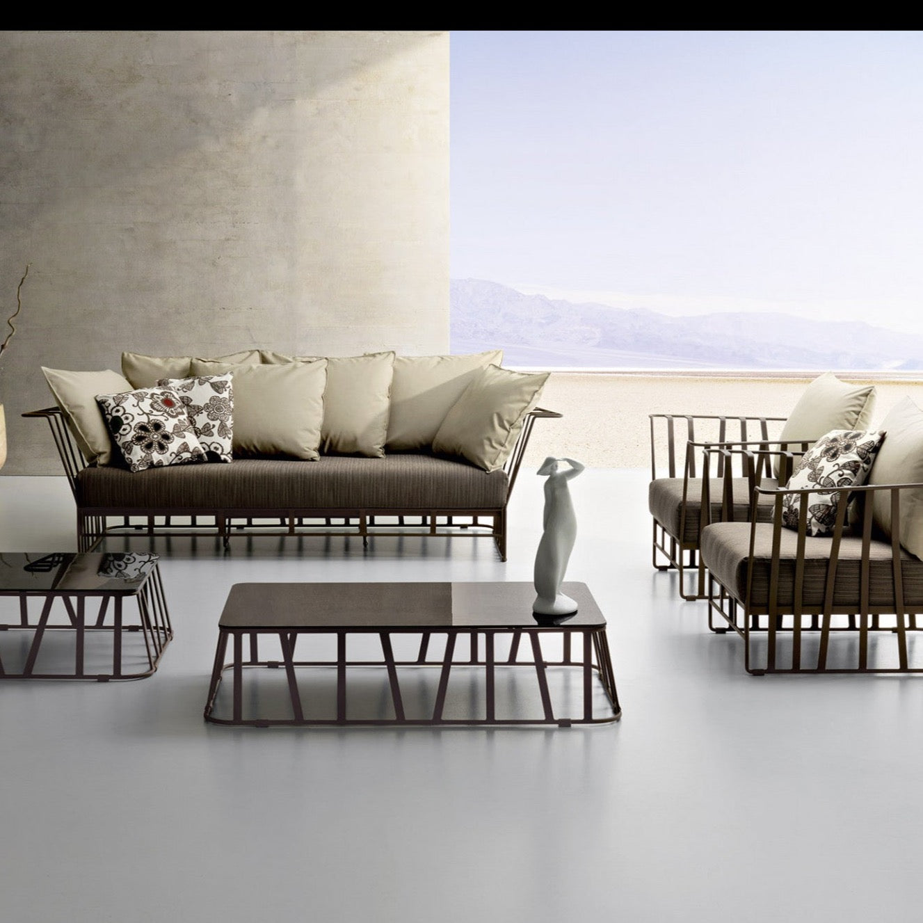 Roberti I Hamptons Lounge