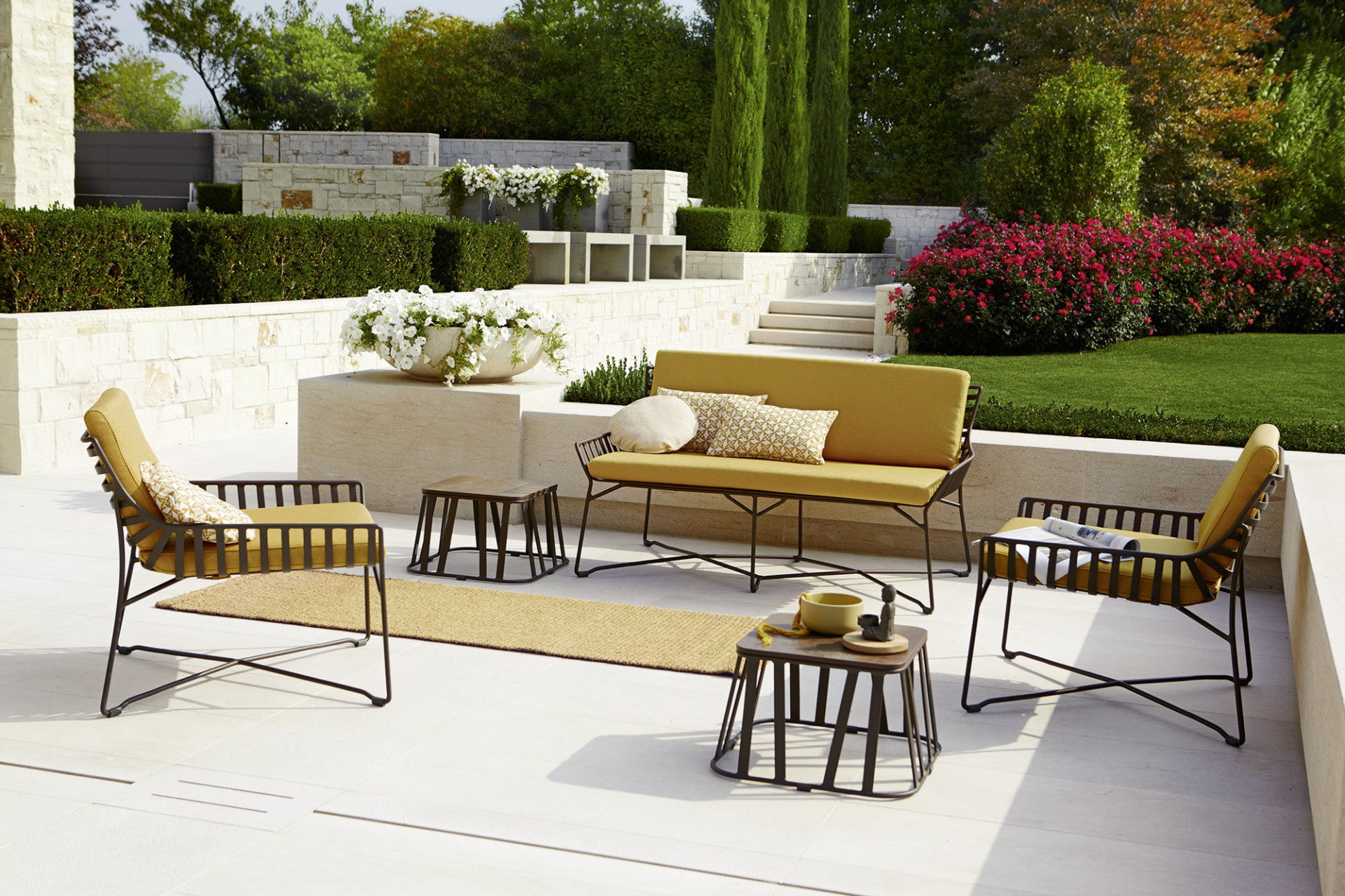 Roberti I Hamptons Lounge