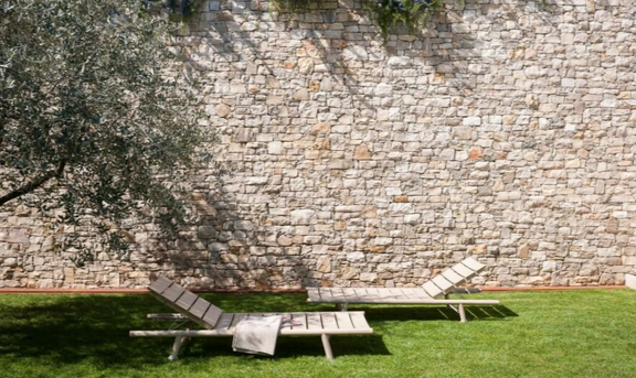 Roda Orson Sonnenliege in Weißteak