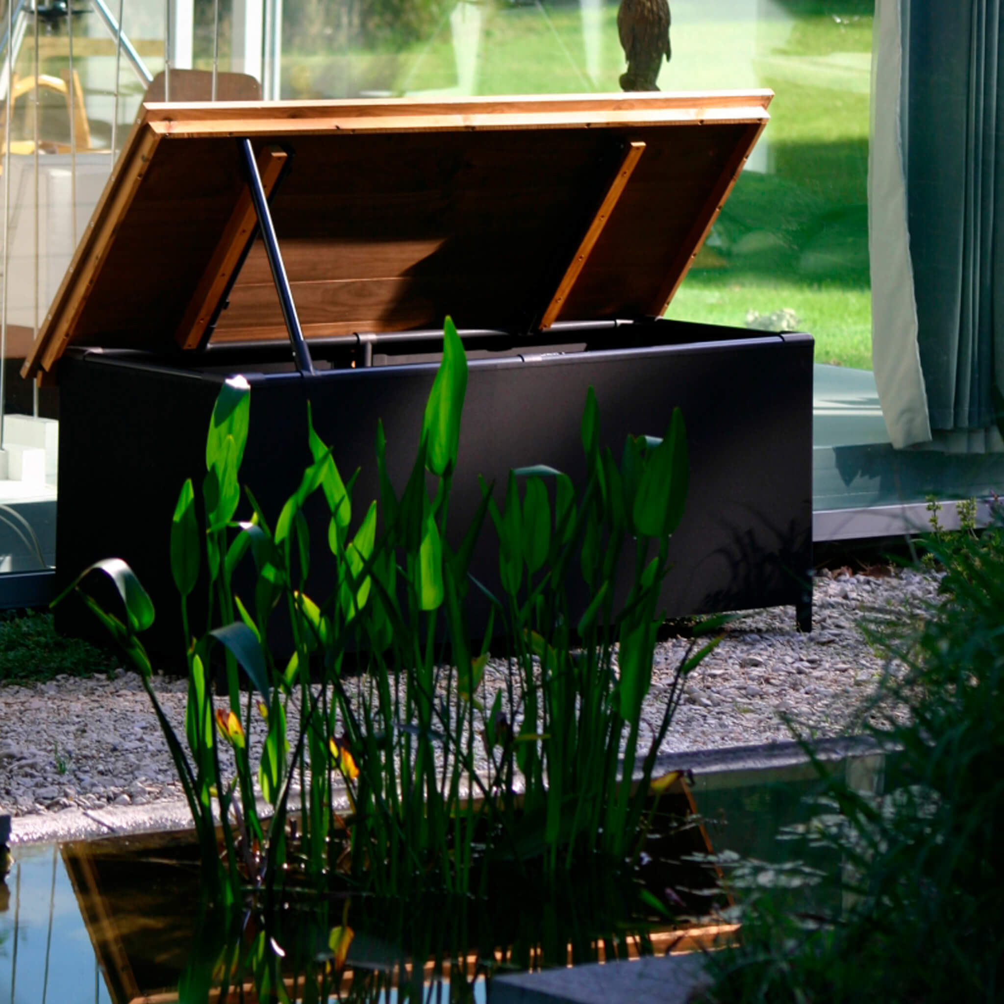 Kissentruhe Chester von Trade-Winds in schwarz. Größe 180x75x75cm.