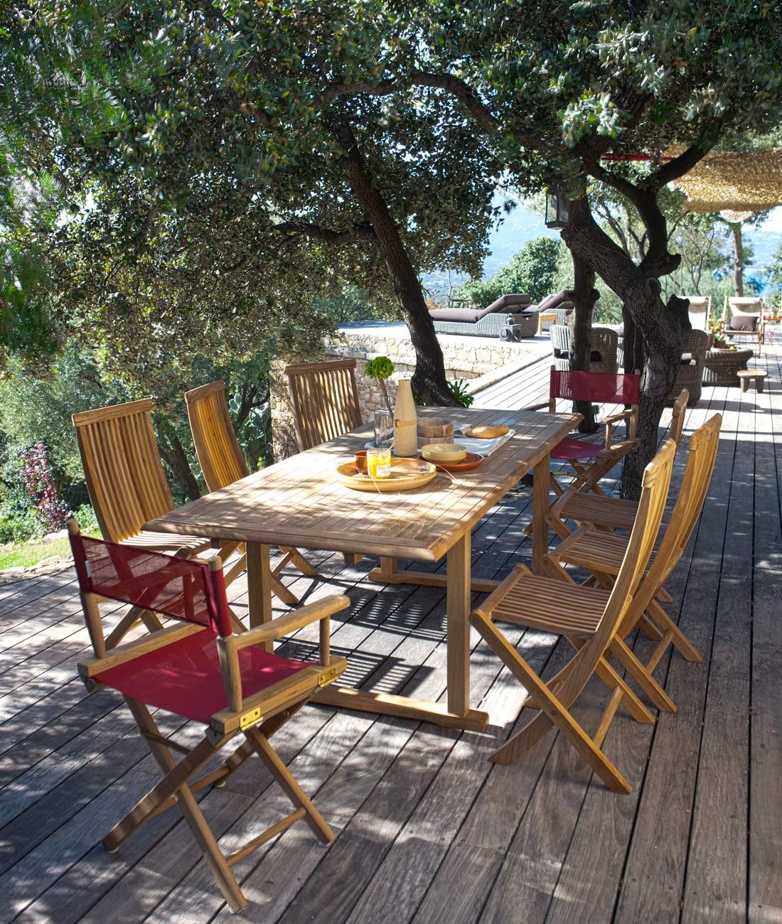 Gartentisch Nutzung auf Terrasse mit Gästen