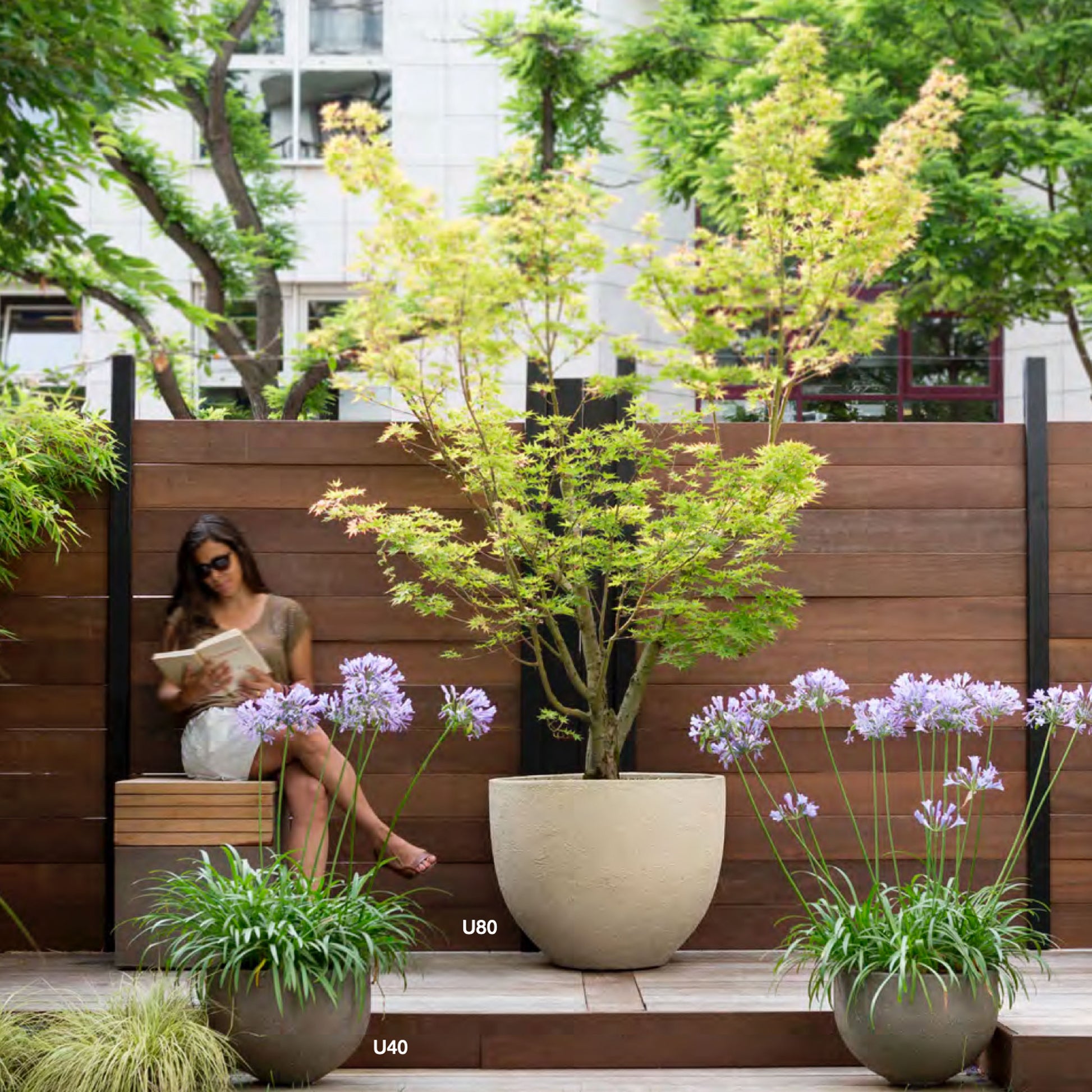 Handgefertigte U Keramik Pflanzgefäß Serie von Atelier Vierkant mit halbkugelartiger Form