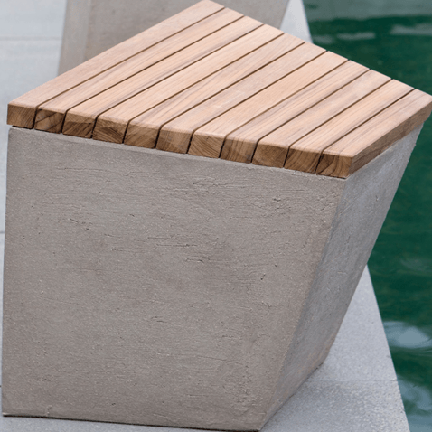 Handgefertigter ZB Sitzstein von Atelier Vierkant aus frostfester Terrakotta