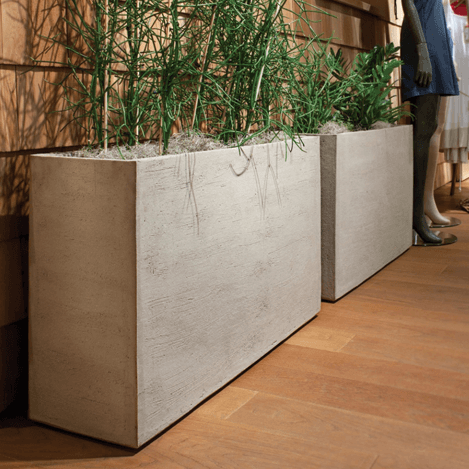 Das Atelier Vierkant BRL Pflanzgefäß ist ein handgefertigtes, frostbeständiges Terrakotta-Gefäß. Es ist in verschiedenen Größen und neun Farben erhältlich, ideal für die individuelle Gestaltung Ihres Außenbereichs.