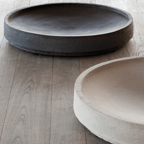 Beschreibung der PB60 Schale: Die PB60 Schale ist eine runde, flache Schale aus naturbelassener Terrakotta. Sie hat eine matte Oberfläche und eine erdige Farbe, die sie warm und einladend wirken lässt.
Verwendungszweck: Diese Schale kann vielseitig eingesetzt werden: als Pflanzgefäß für Blumen oder als Obstschale, um frisches Obst ansprechend zu präsentieren.
Größeninformation: Die PB60 Schale ist in unterschiedlichen Größen erhältlich, sodass sie für jeden Raum und jede Einrichtung geeignet ist.