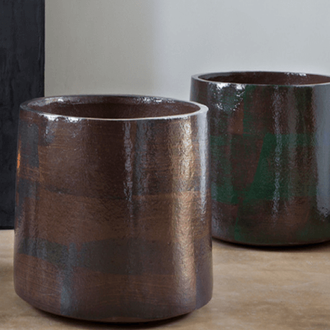 Handgefertigtes Terrakotta Pflanzgefäß CLG von Atelier Vierkant – Eleganz für Garten & Terrasse