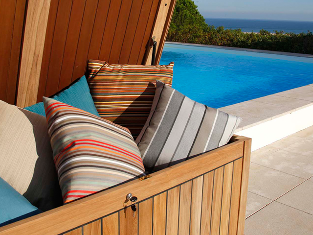 Barlow Tyrie Kissentruhe aus Teakholz