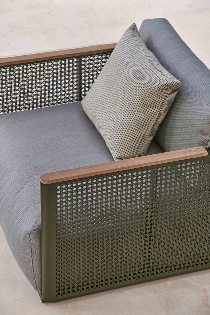 Gandia Blasco Bosc Lounge Chair in grün, Seitenansicht, leicht von oben