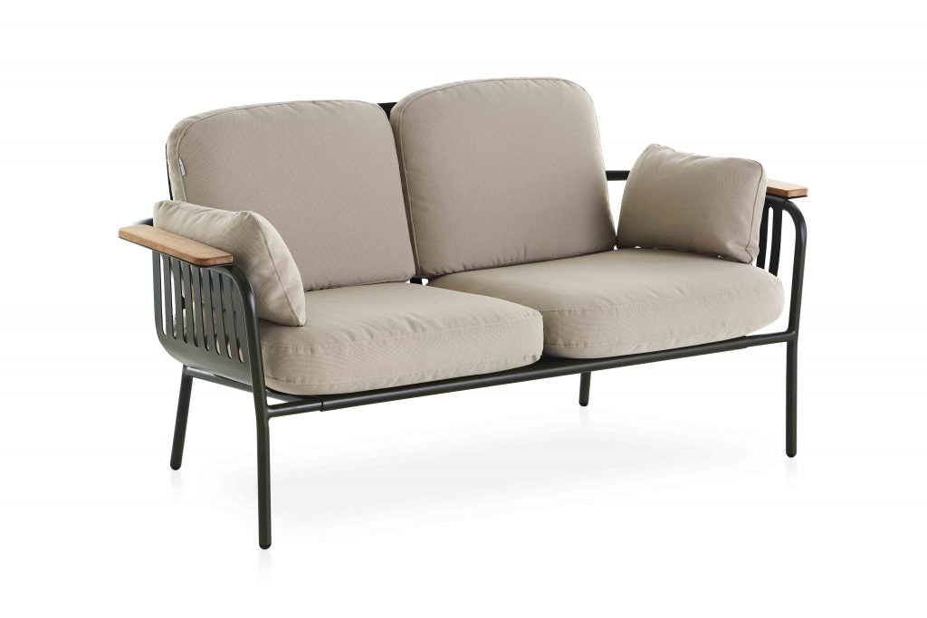 Gandia Blasco Capa 2 Seat Sofa in grün/patio, Frontansicht, etwas seitlich 