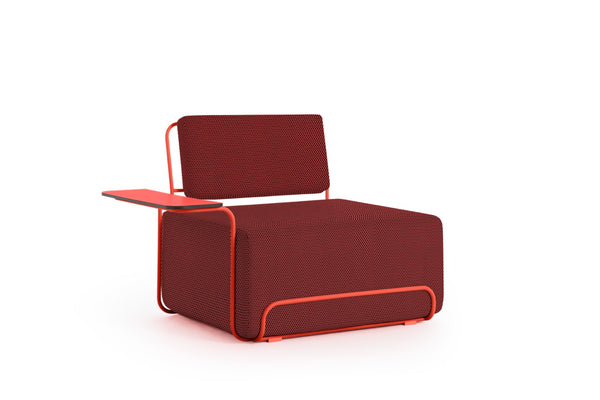 diabla Lilly lounge chair with armrest table on the left 