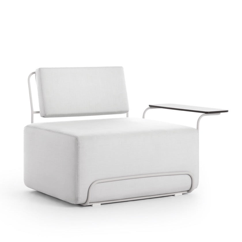 diabla Lilly lounge chair with armrest table on the right 