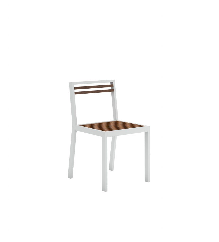 Gandia Blasco  DNA Teak Dining Chair in weiß-braun, Frontansicht 