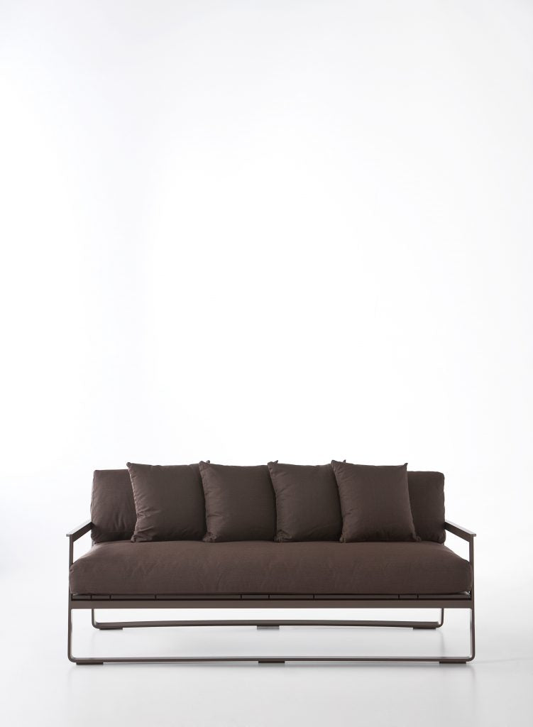 Gandia Blasco Flat 2 Seat Sofa in braun/bronze, Frontansicht 