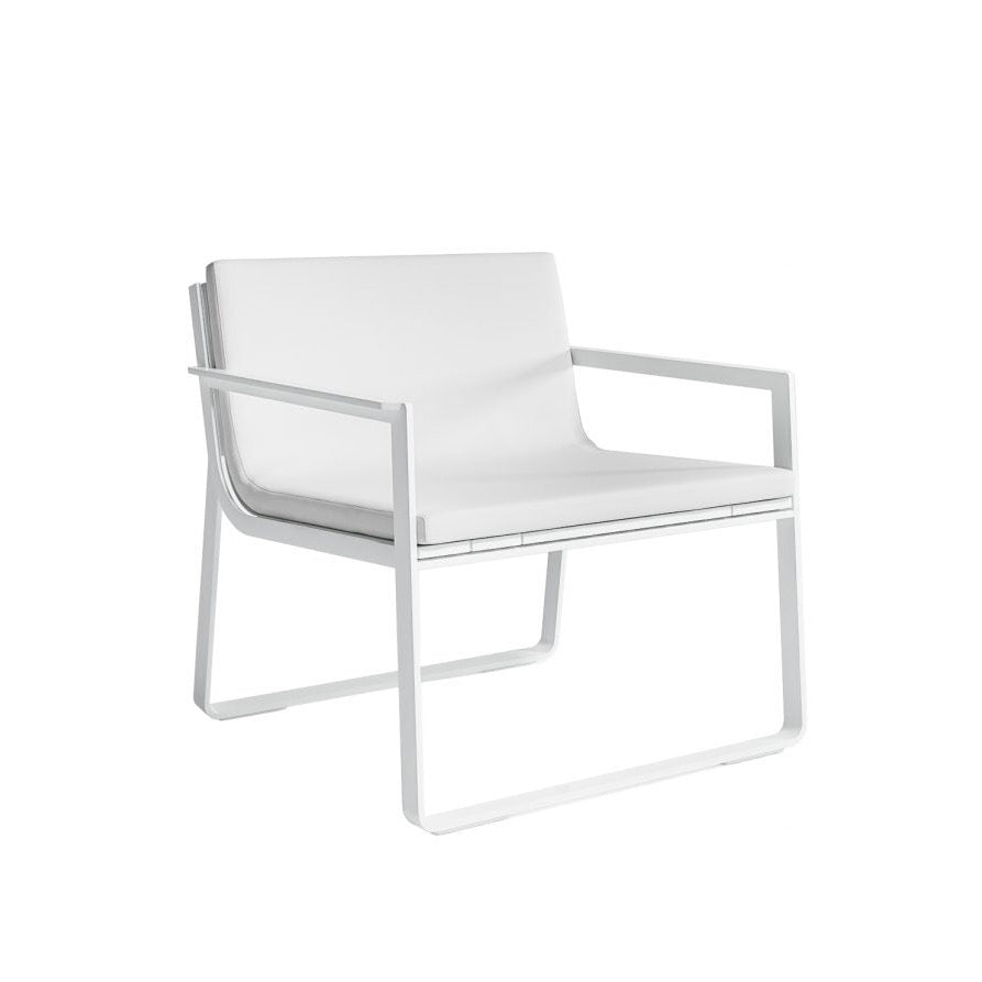 Gandia Blasco Flat Club Armchair in weiß, Seitenansicht 