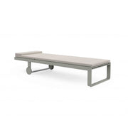 Gandia Blasco Flat High Chaise Lounge in cement/grau, Seitenansicht, mit Kissen
