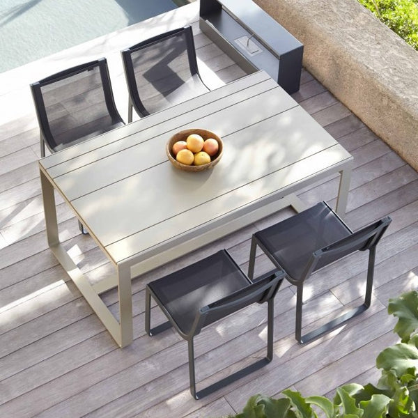 Gandia Blasco Flat Textil Dining Chair in anthracite, Ansicht von oben, am Tisch 