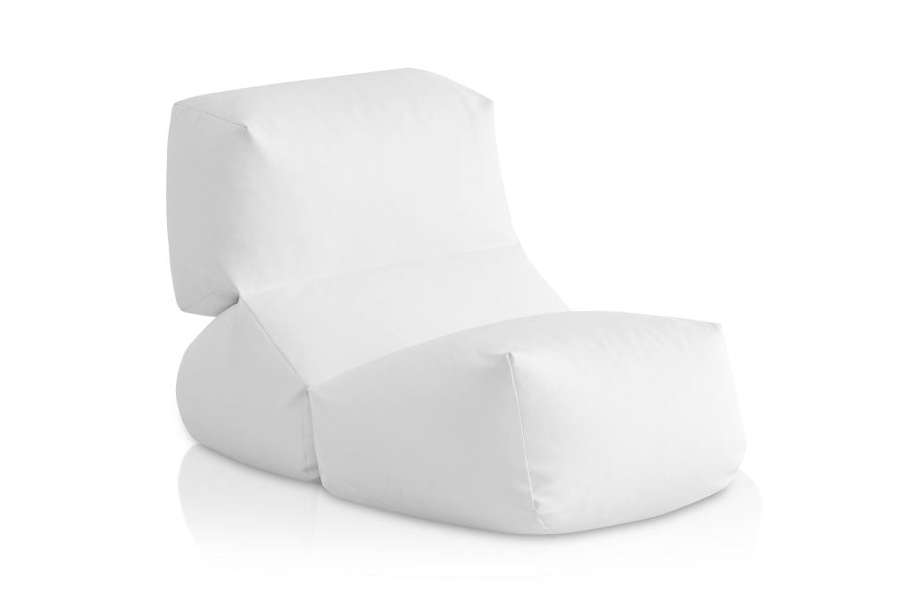 Gandia Blasco Grapy Lounge Chair in weiß, Frontansicht, etwas seitlich 