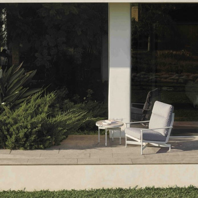 Gandia Blasco Onde Club Armchair in weiß, Weitsicht