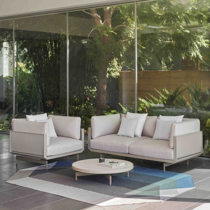 Gandia Blasco Onde 2 Seat Sofa in sand, Frontansicht 