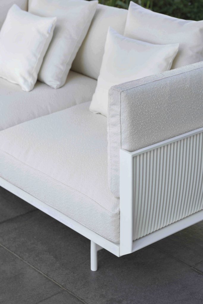 Gandia Blasco Onde 2 Seat Sofa in weiß, Seitenansicht 