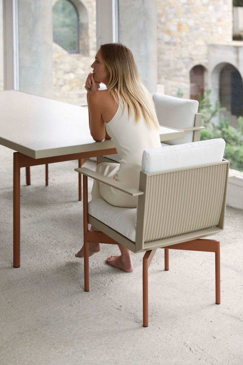 Gandia Blasco I Onde Dining-Stuhl mit Armlehnen