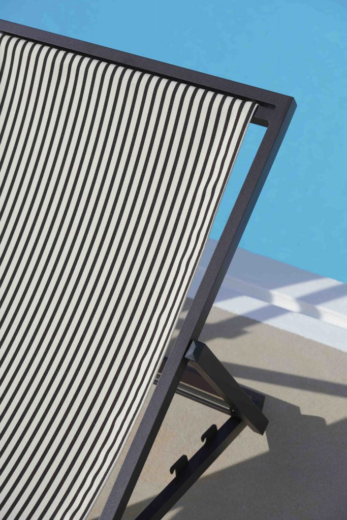 Gandia Blasco Picnic Deckchair in schwarz/gestreift, Details oberhalb  