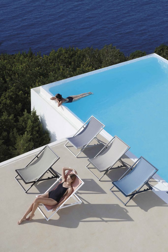 Gandia Blasco Picnic Deckchair in mehreren Farben, von oben, am Pool