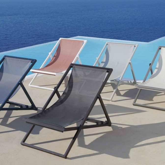 Gandia Blasco Picnic Deckchair in mehreren Farben, von oben, am Pool