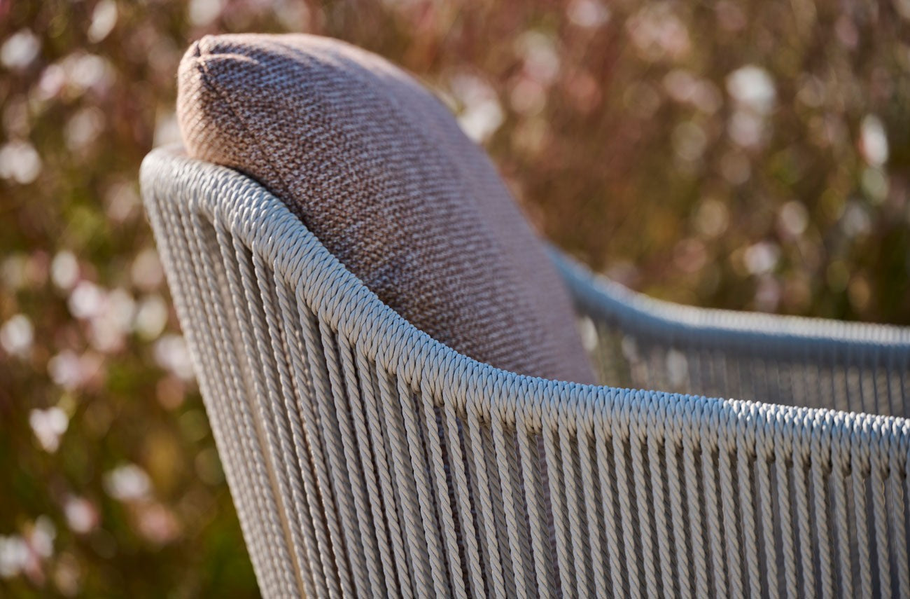 Tribù SENJA Armlehnstuhl, Seitenansicht 