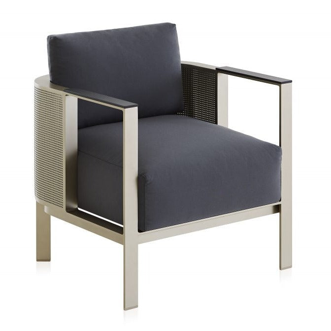 Gandia Blasco Solanas Club Armchair in gold, Frontansicht, leicht seitlich