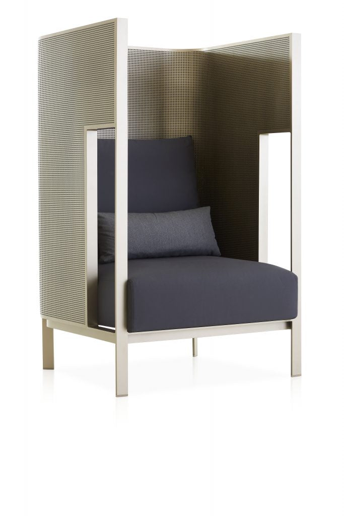 Gandia Blasco Solanas Cocoon Lounge Chair in gold, Frontansicht