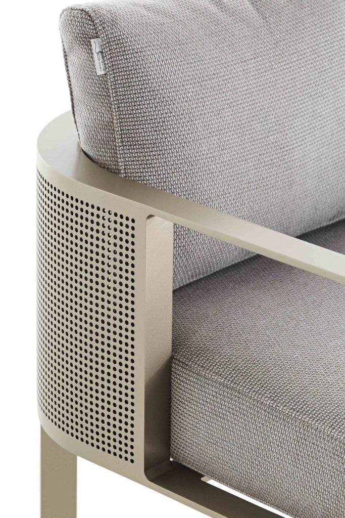 Gandia Blasco Solanas Dining Armchair in gold, Details Seitenansicht 