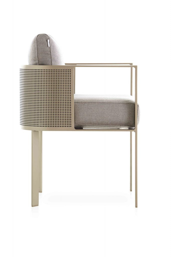 Gandia Blasco Solanas Dining Armchair in gold, Seitenansicht 