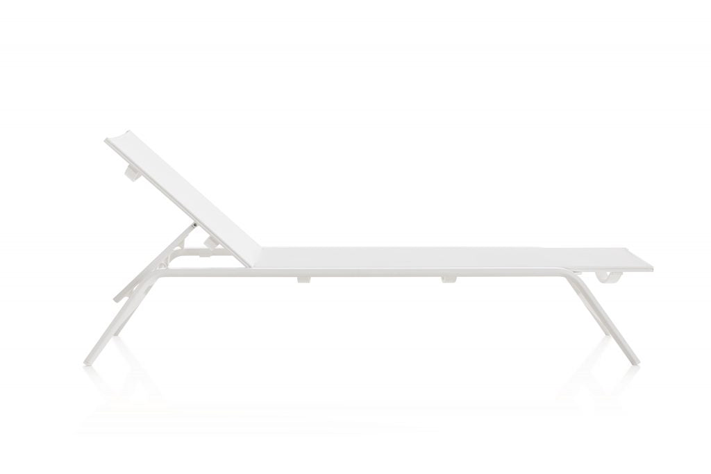 Gandia Blasco Stack Chaise Lounge in weiß, Seitenansicht, ohne Arme, ohne Räder