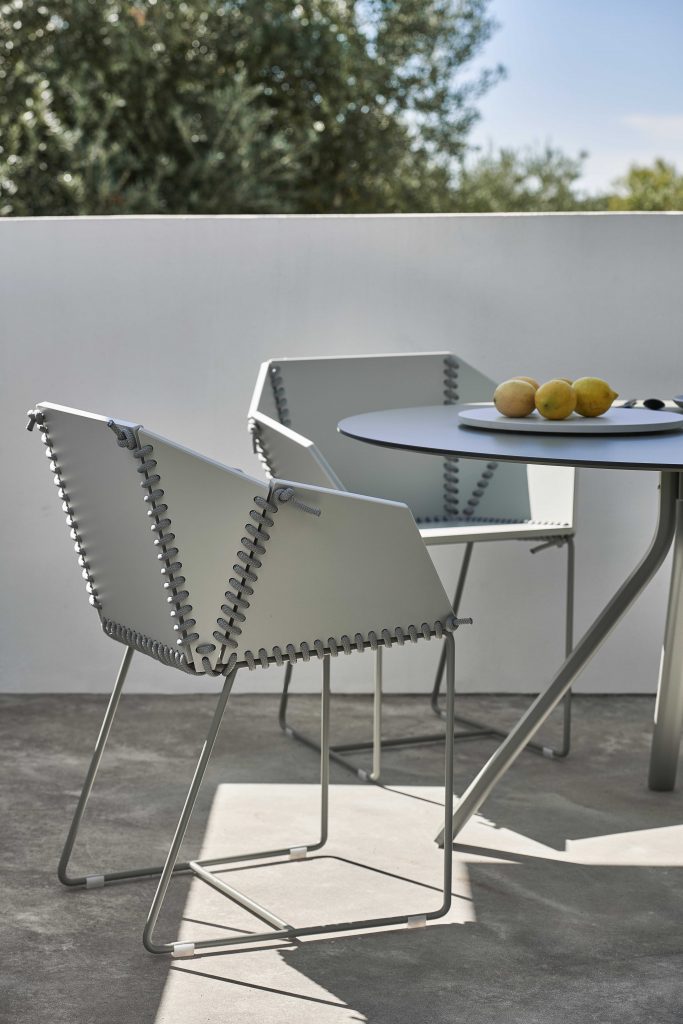 Gandia Blasco Textile Dining Armchair in gräulich, am Tisch 