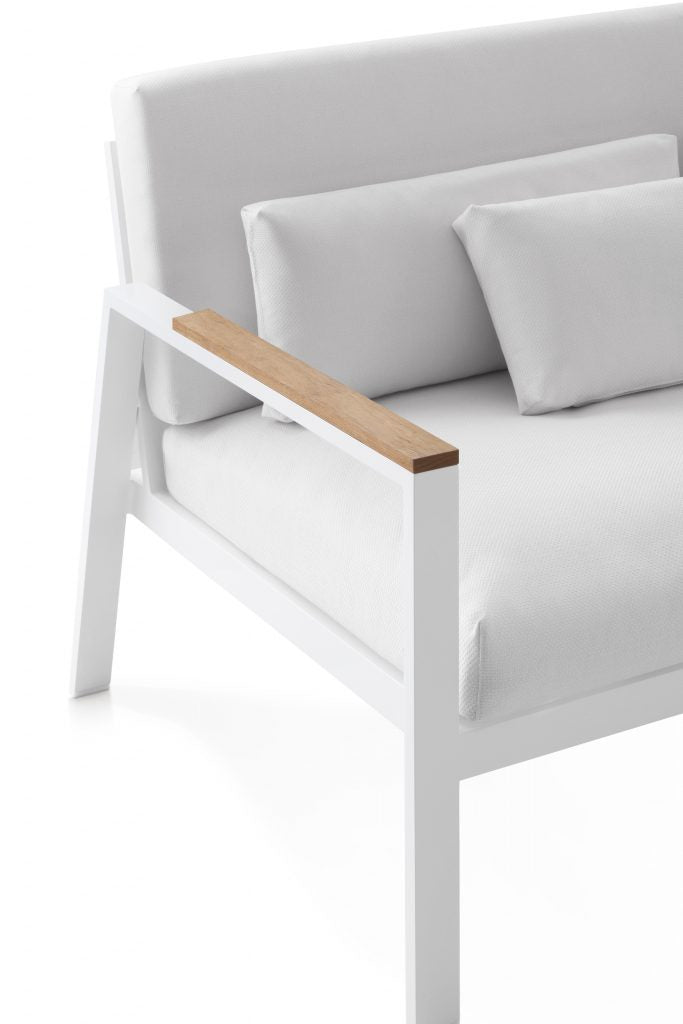 Gandia Blasco Timeless 2 Seat Sofa, Seitenansicht 