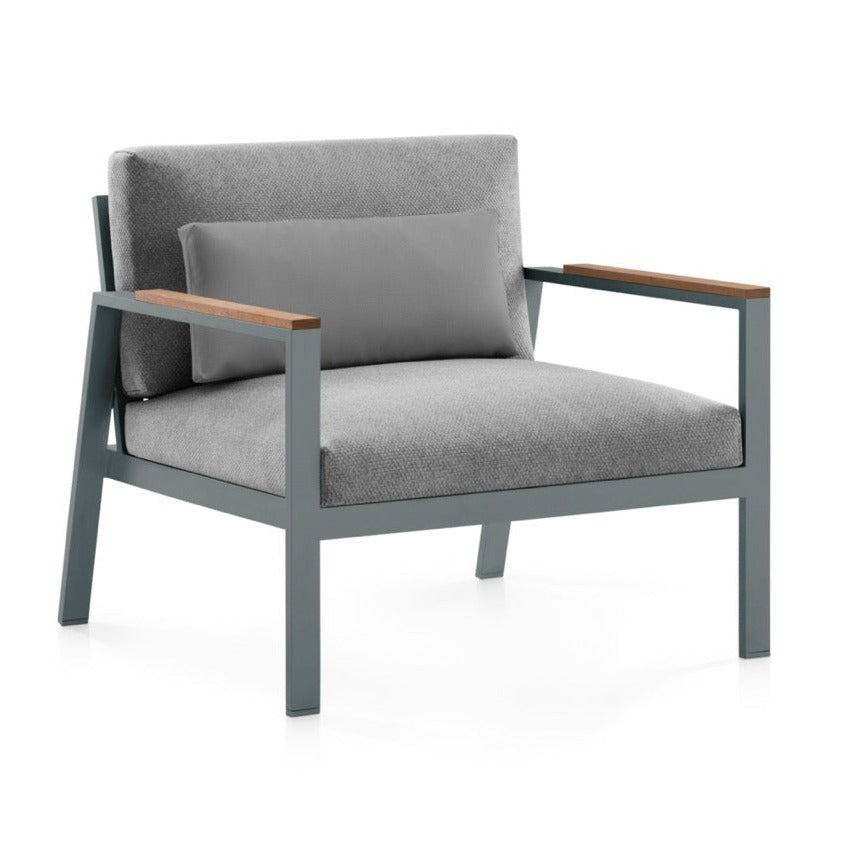 Gandia Blasco | Timeless Lounge Chair