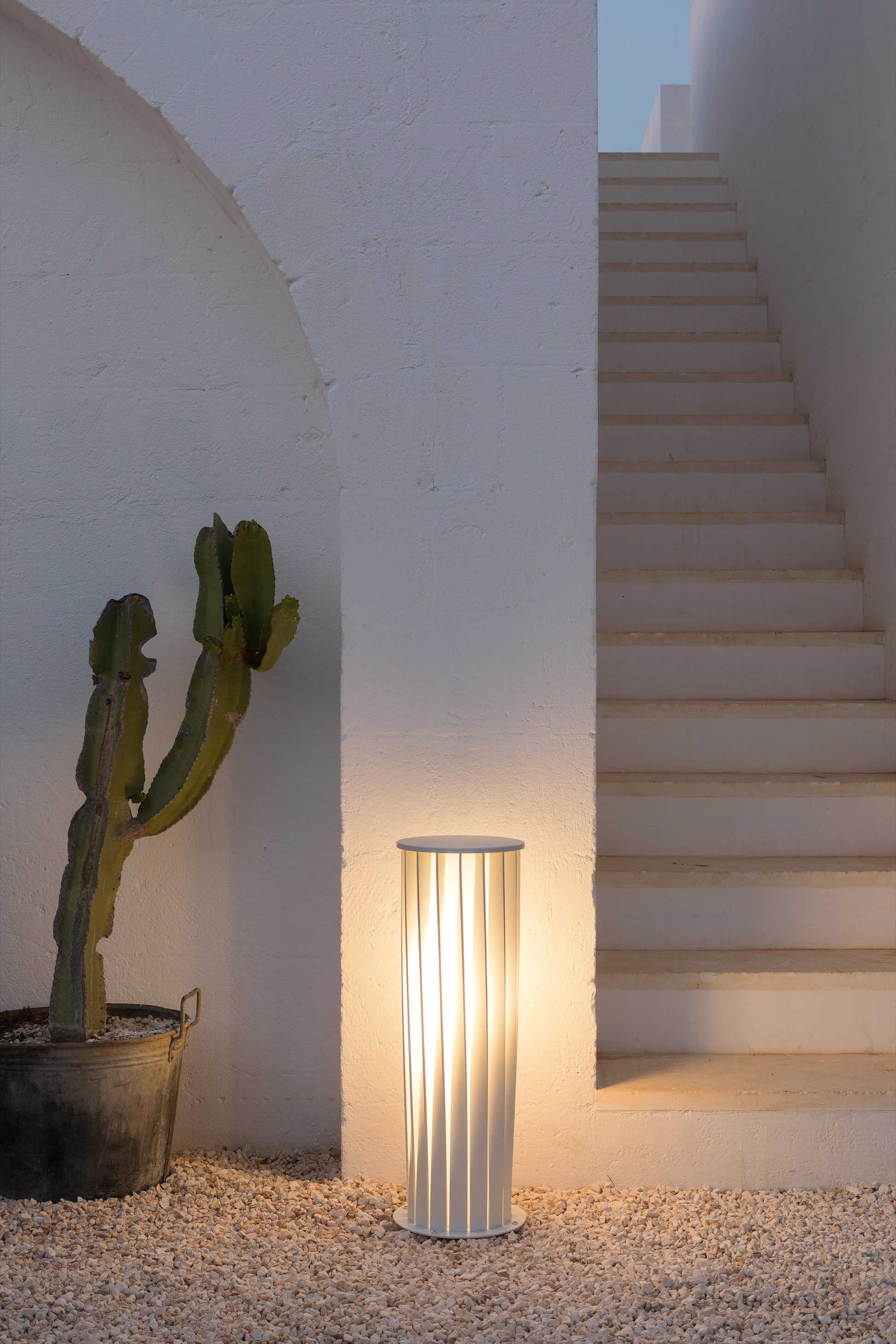 Unopiu Aluminium lamp with twisted strips